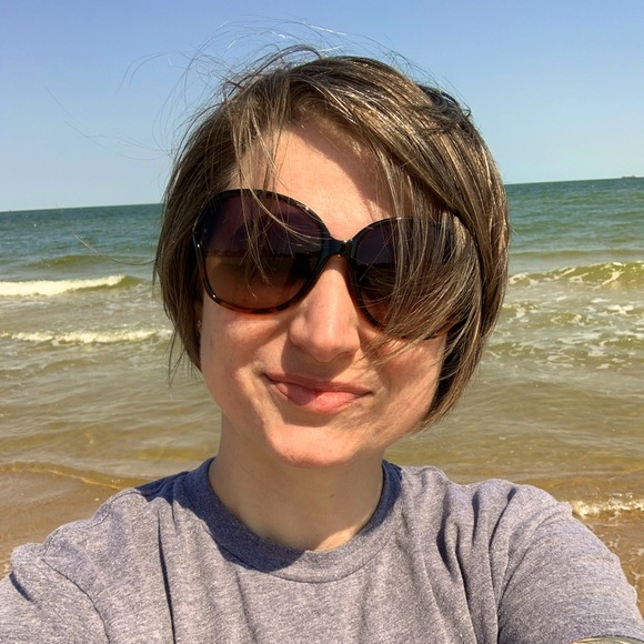 Meet your Posher, Lisa - Picture 1 of 1